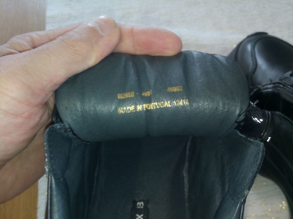 Продам, крутые,новые кроссовки,кожаные,женские, 39 размер,