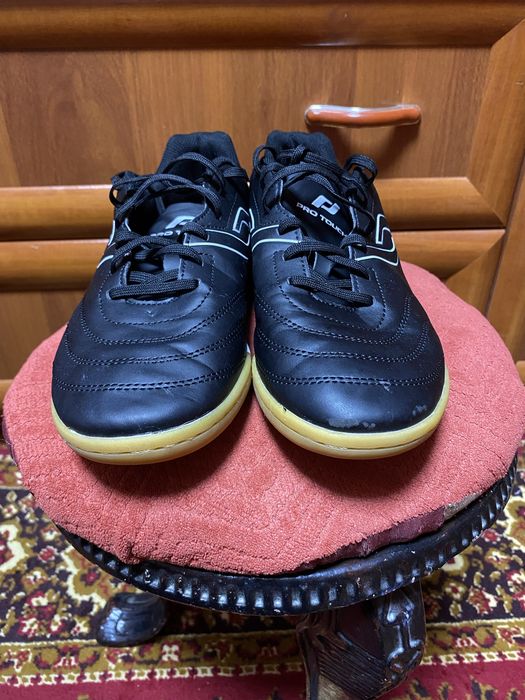 Продається футзальне взуття Pro Touch Classic II IN