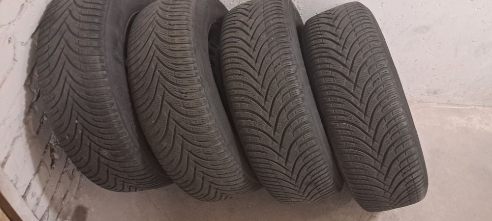 4x całe Koła 215/65/r16 z czujnikami powietrza.