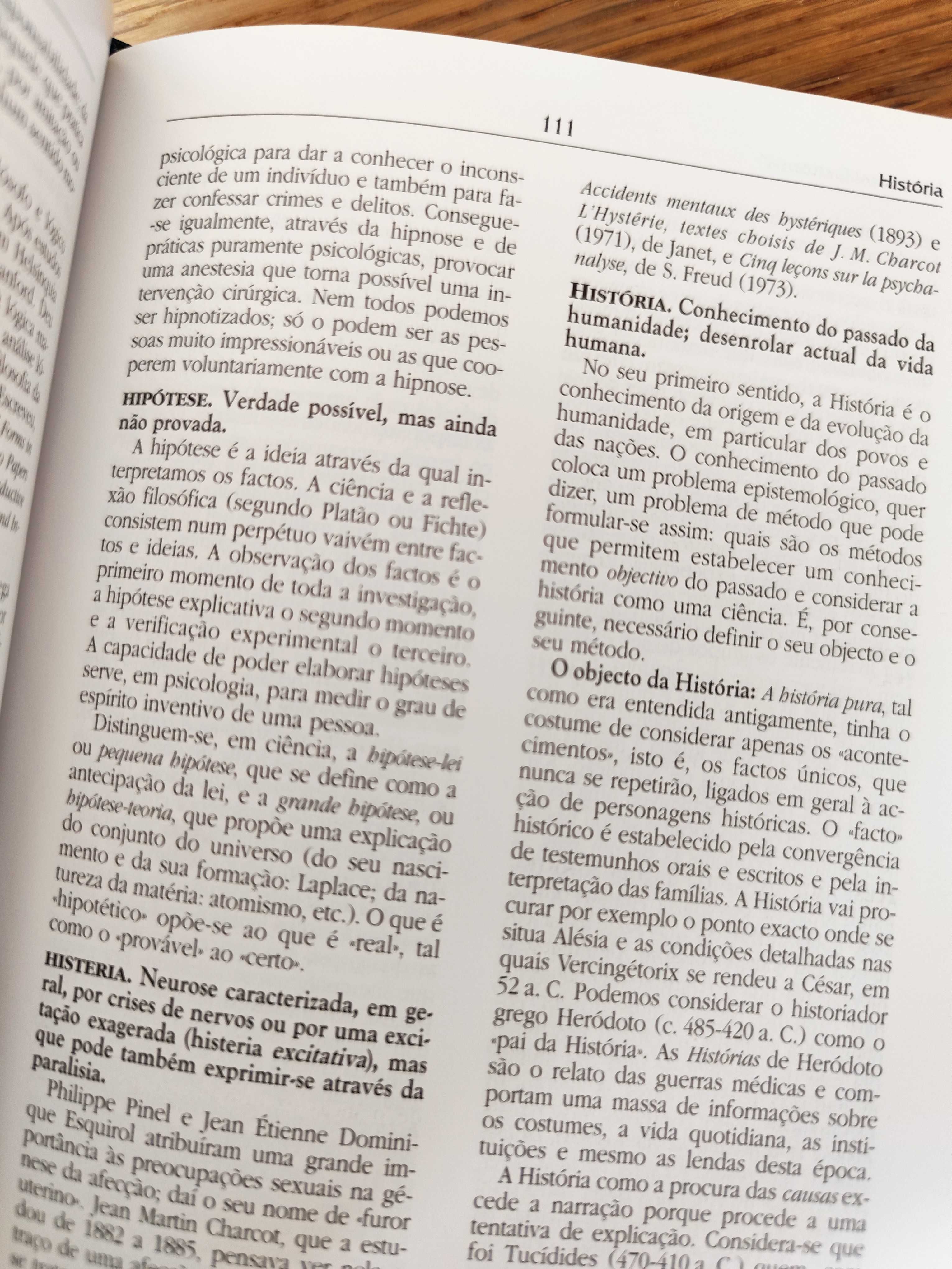 Dicionários  temáticos: Sociologia, Povos, Filosofia e Biologia