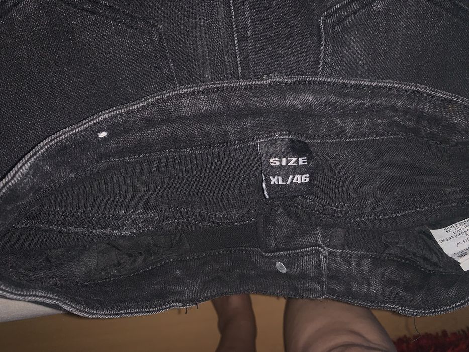 Calça de ganga preta Ne: diz 44 mas é 42.