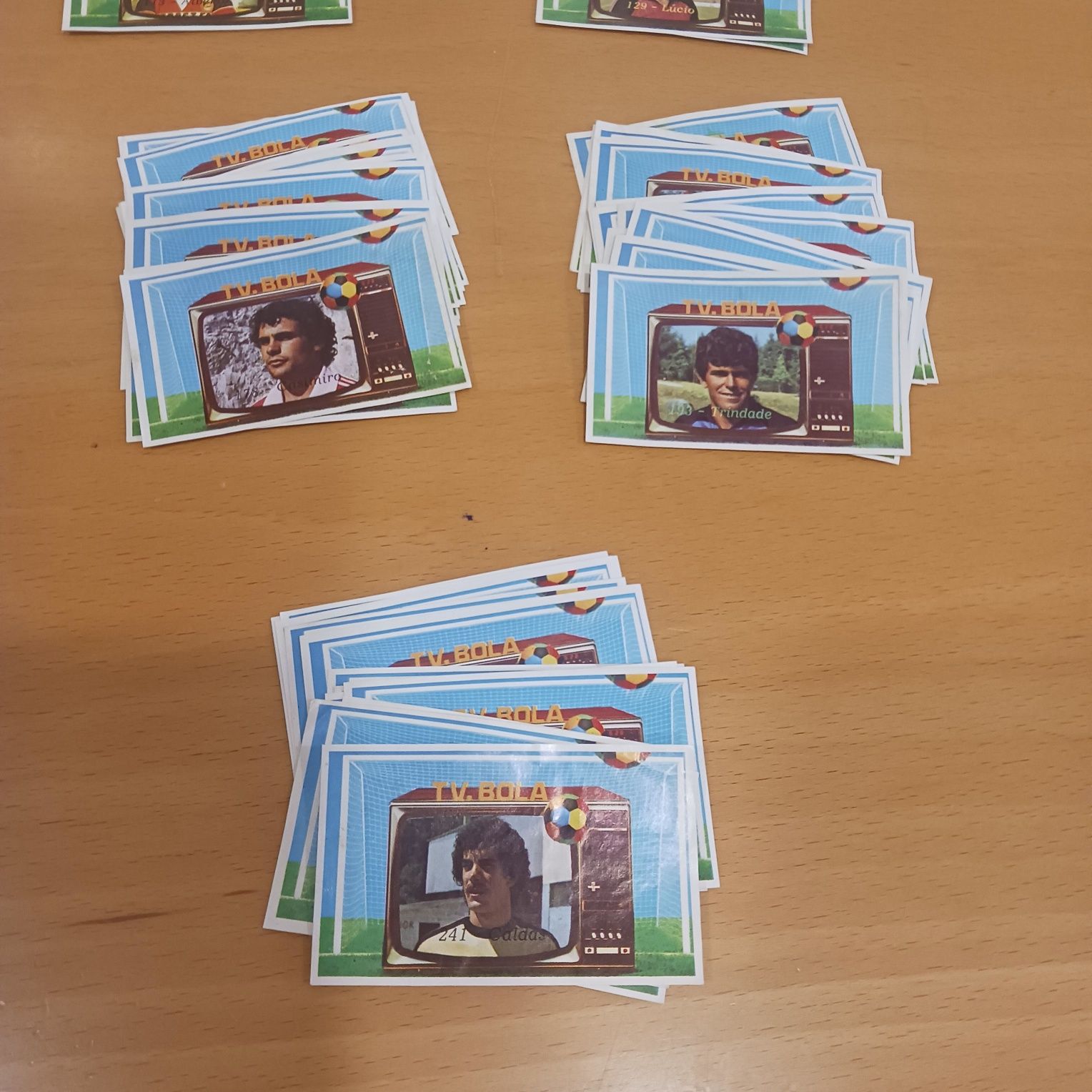 200 Cromos TV Bola diferentes
