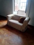 Sofá tipo chesterfield 2 lugares