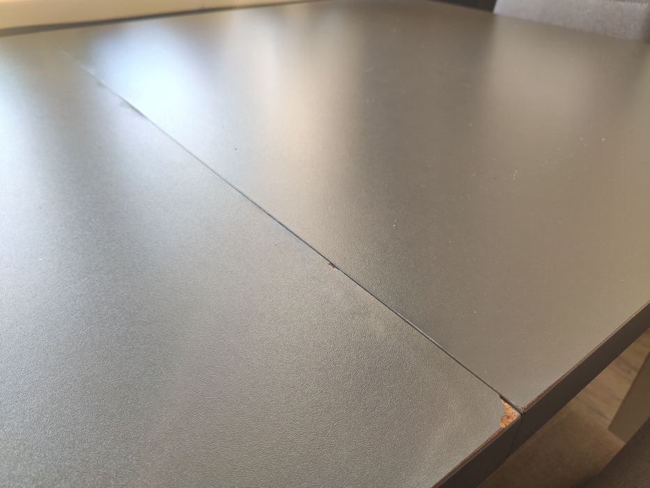 Stół jadalniany z krzesłami