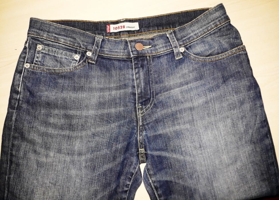 Продам джинсы фирмы "Levis" (Марокко).