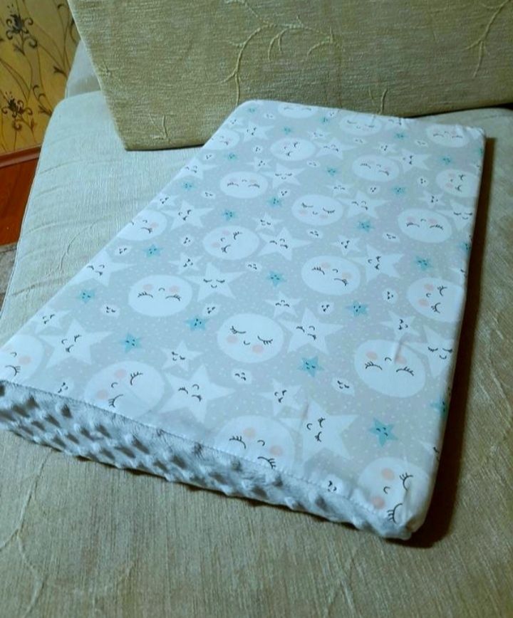 Подушка терапевтична, кліноподібна для діточок та дорослих приізжоге