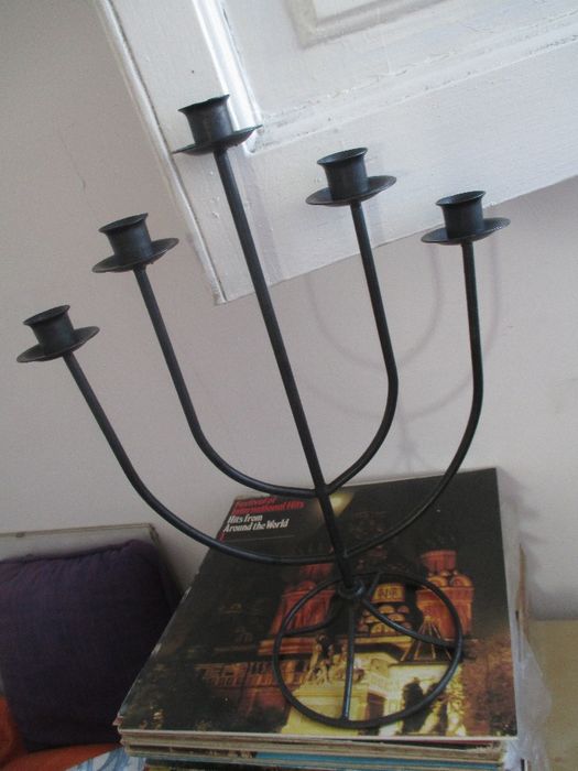 Castiçal // Candelabro antigo de ferro para cinco velas + oferta das v