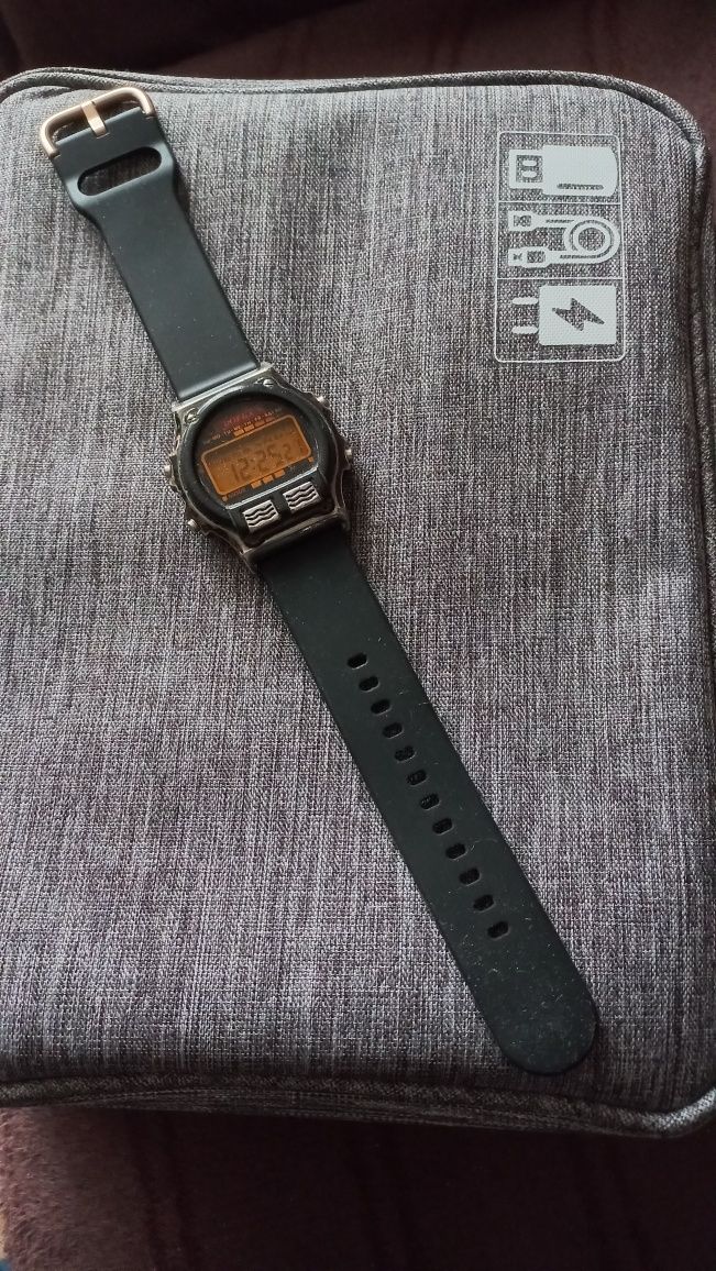 Sprzedam elektroniczny zegarek vintage Lofea