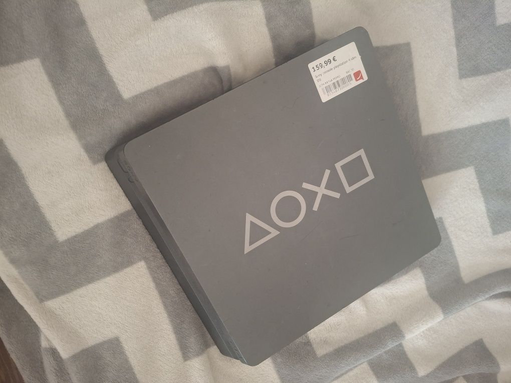 Konsola PS4 slim