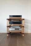 Oryginalny, designerski stolik audio. Szafka audio rtv. Lite drewno