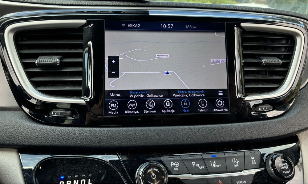 Chrysler Pacifica radio USA polski mapy lektor kodowanie lampy klucze
