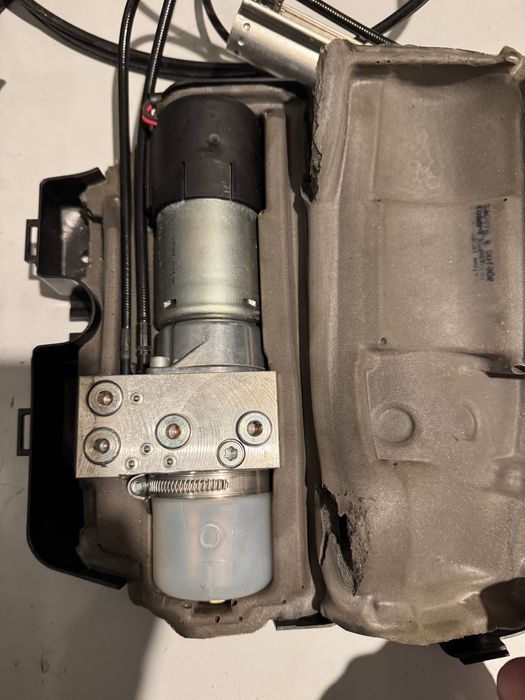 Pompa hydrauliczna klapy pokrywy  bagażnika ML W164 X164 siłownik