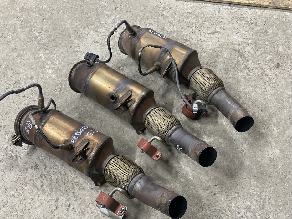 Продам каталізатор сажевий фільтр бмв! Знятий з мотору n20 90 пробігу