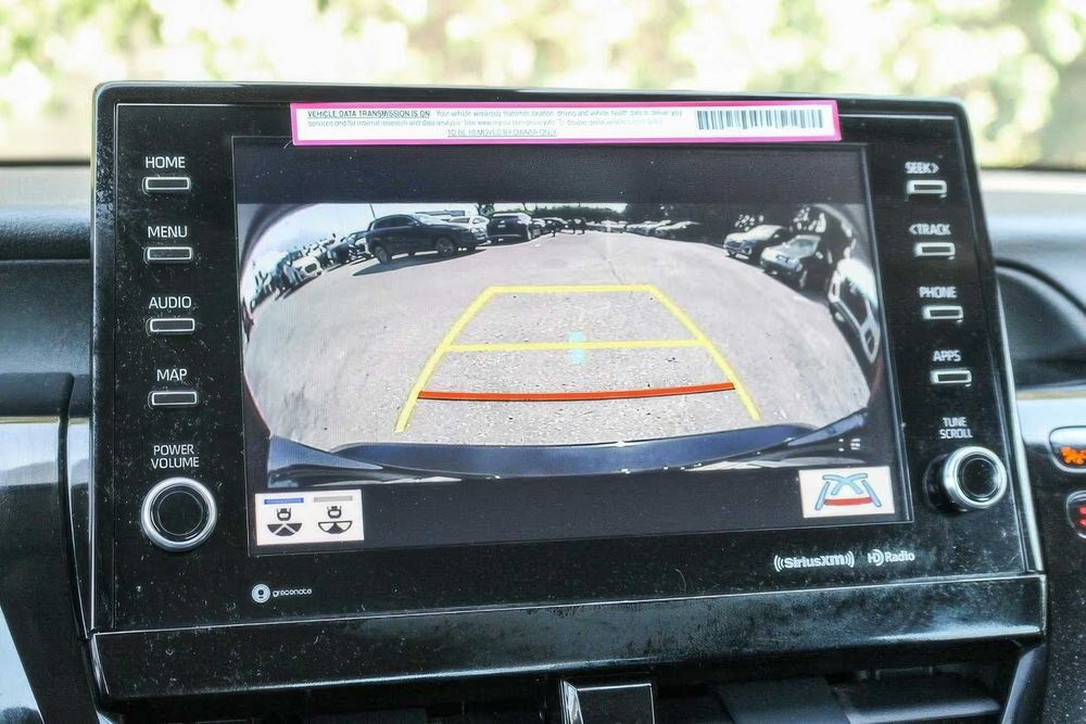 Toyota Camry Hybrid XLE      2024