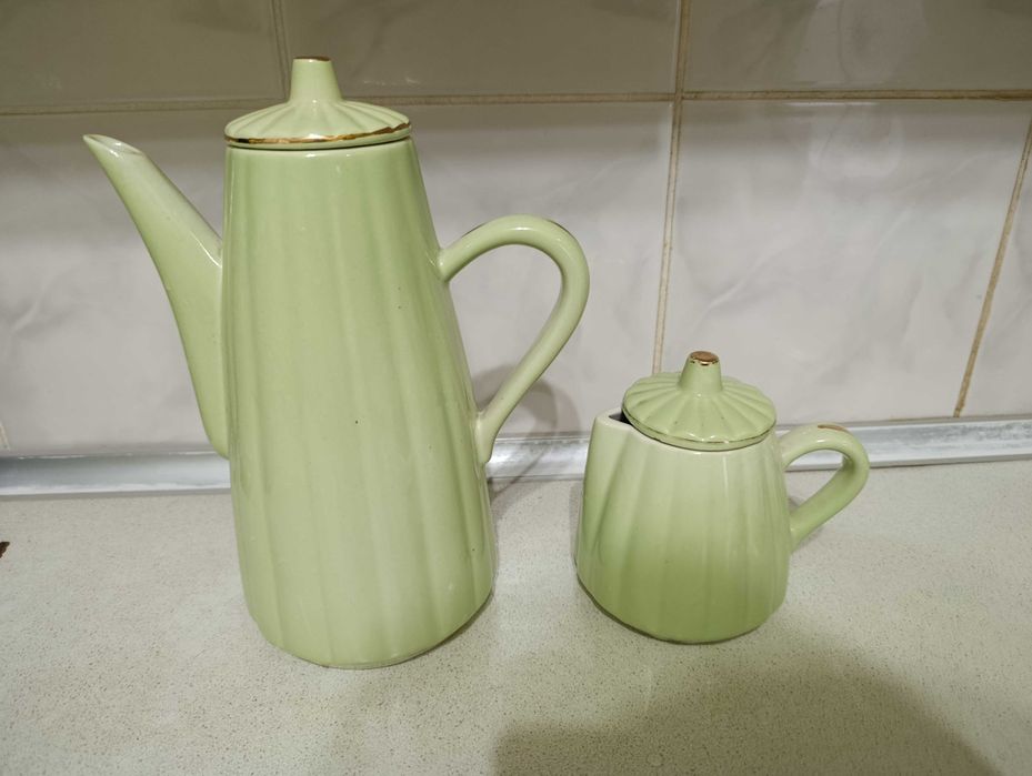 Керамічний чайник та молочник