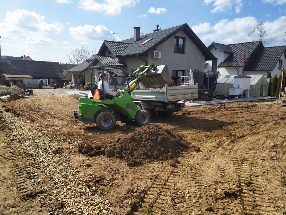 Koparka wozidlo usługi koparką wozidłem  wiertnica pod słupki