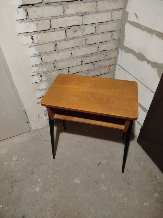 Stolik PRL po renowacji, pod radio, gramofon, konsola patyczak typ 600