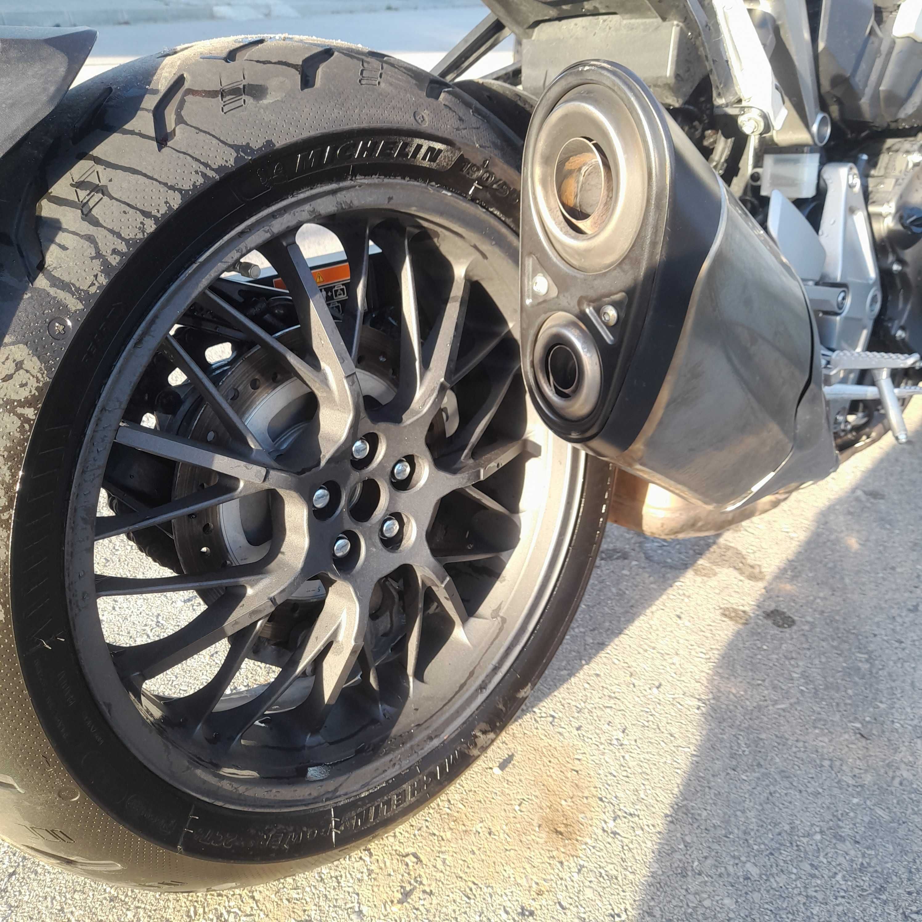 Honda CB 1000 R 2021, pequena queda