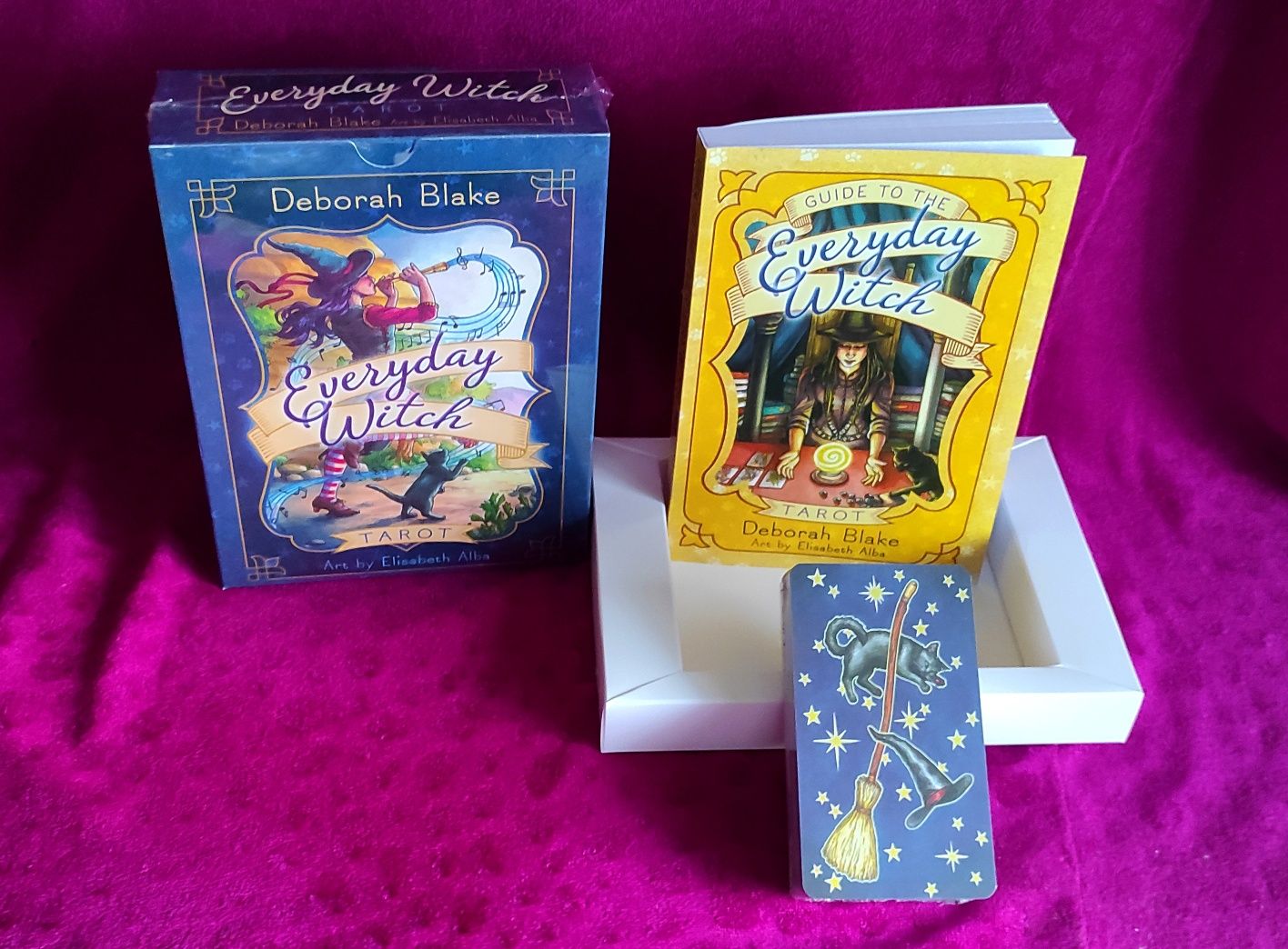 Набор Таро Ведьма Каждый День: колода+книга+ подарочная коробка