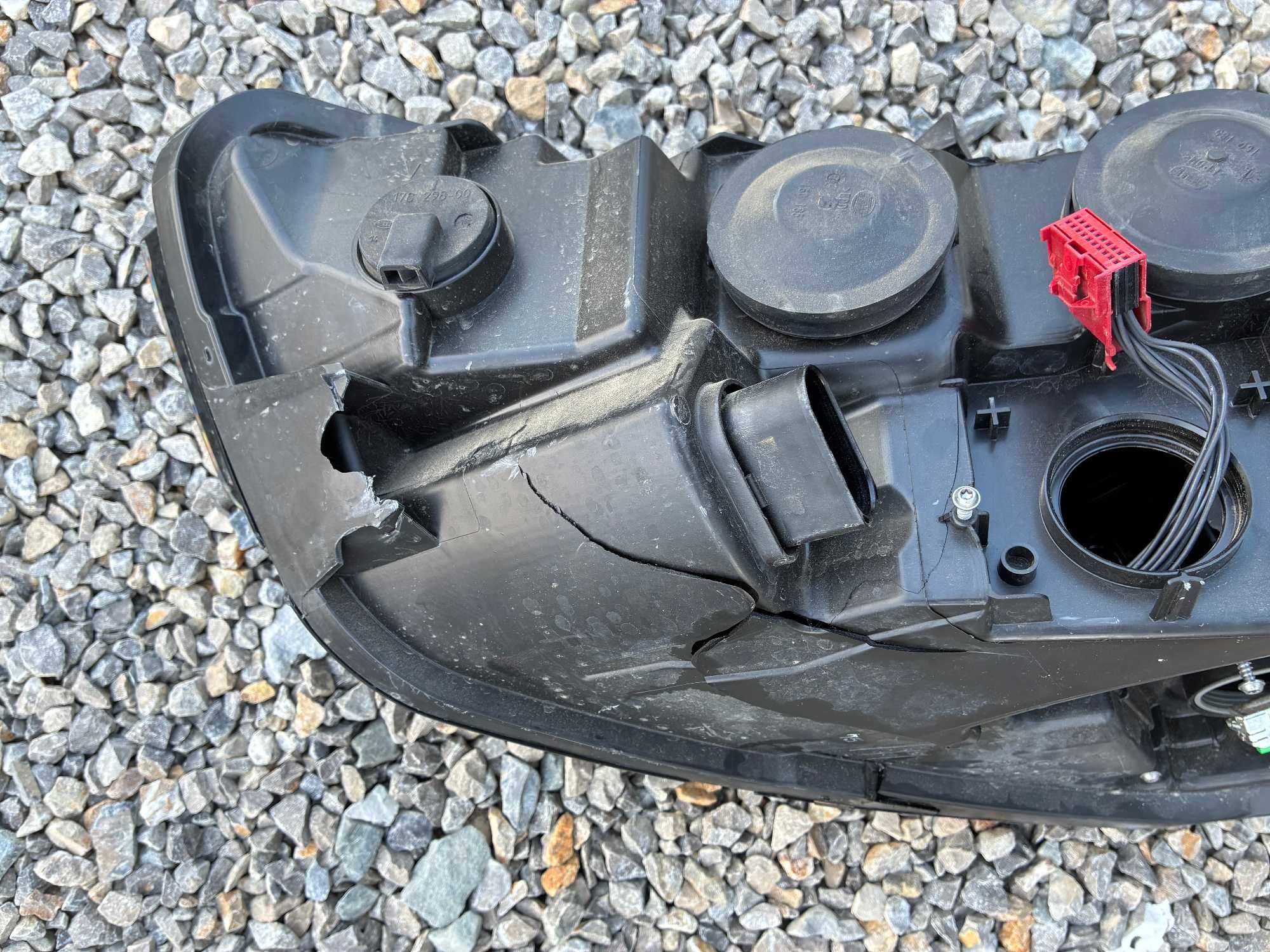 Lampa prawy przód Audi A6 C7 xenon nieskrętny uszkodzona 4G0_941_006E