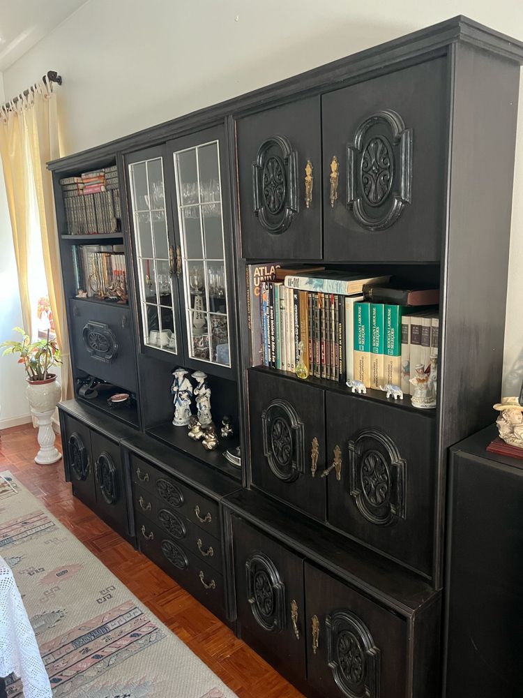 Conjunto de Mesa + 6 Cadeiras + Móvel em Madeira Maciça