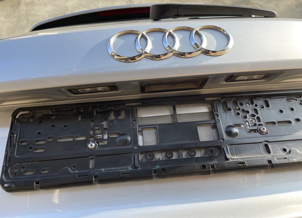 Audi Q3 q3 кришка дверь багажника ляда обшивка карта панель вналичии