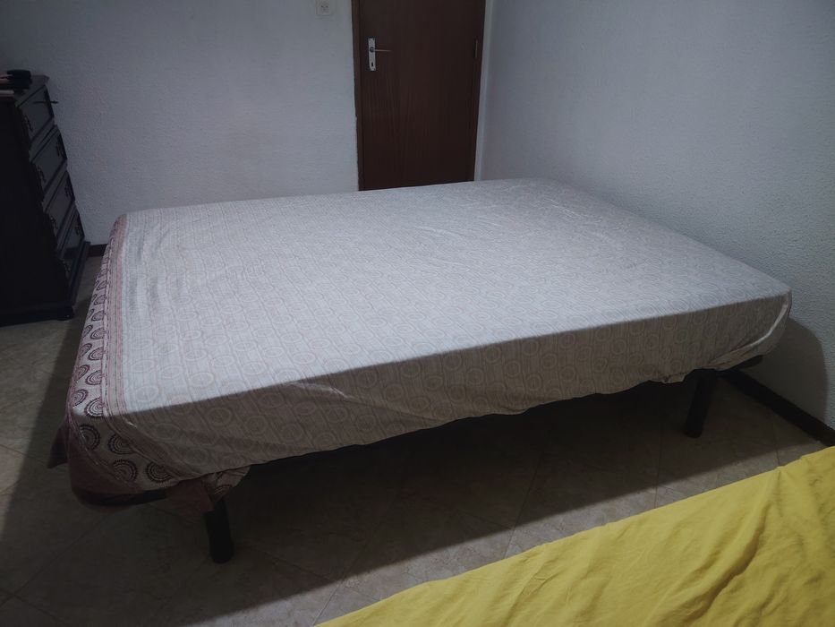 Cama de casal com colchão