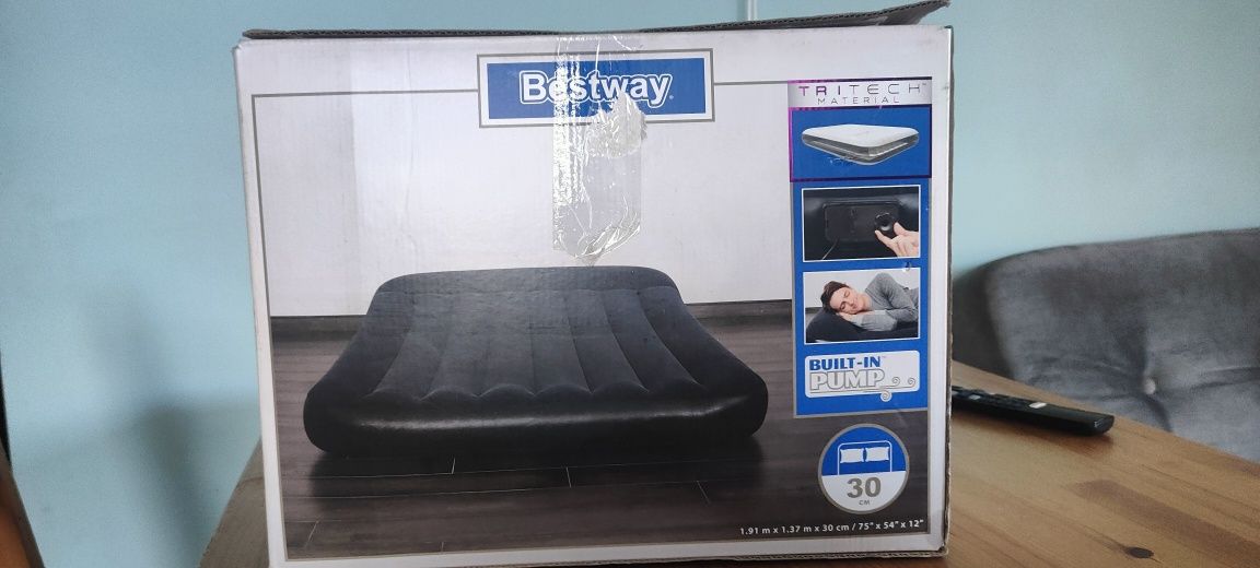 Materac  z  wbudowaną pompką 191x137x30 BESTWAY