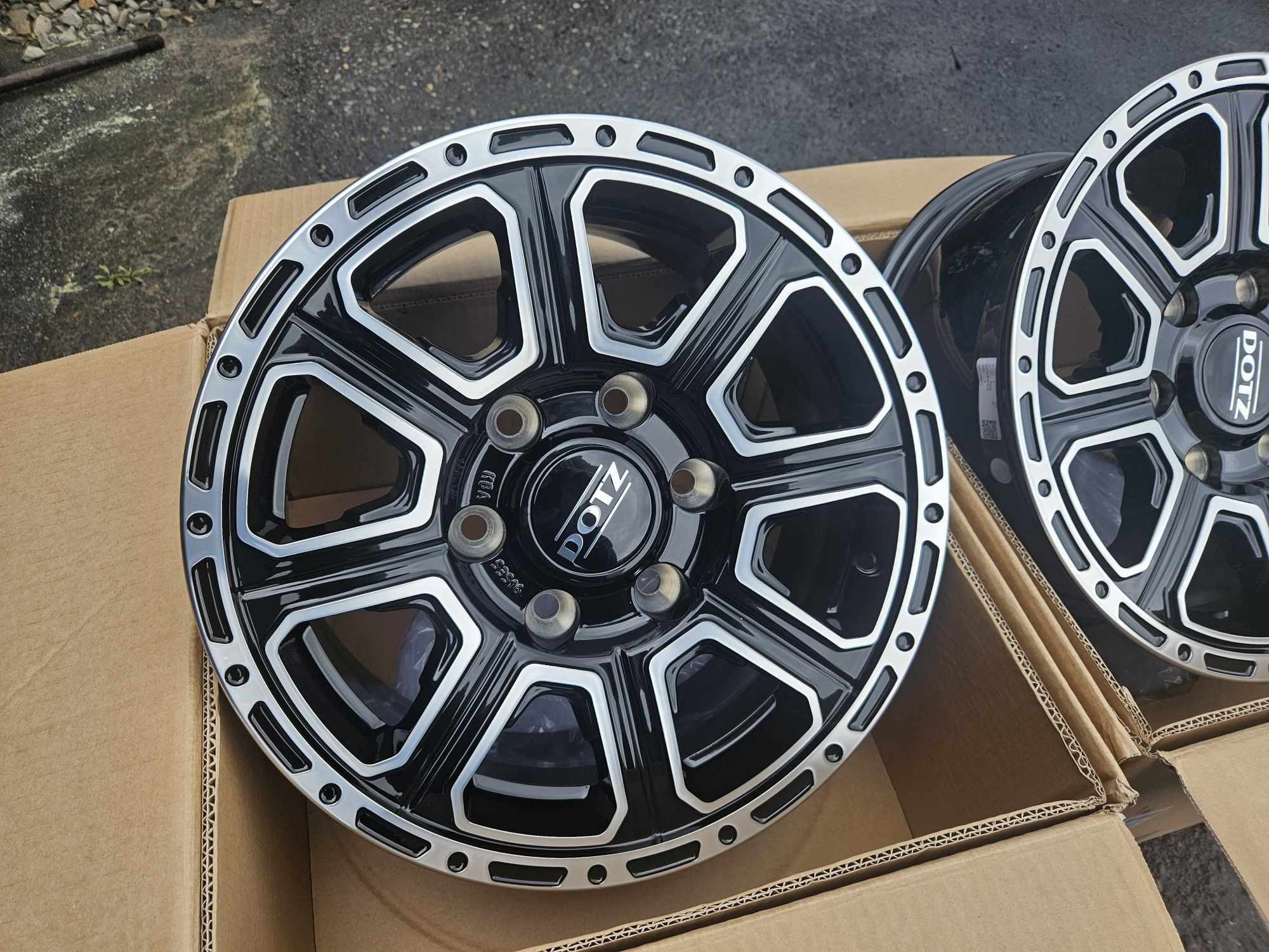 Felgi aluminiowe 6x139.7 et 24 7j 93.1 dotz