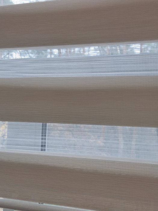 Карниз з фіранкою