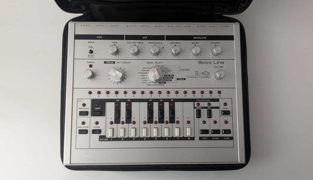 x0xb0x TB-303 Clone – Edição Custom