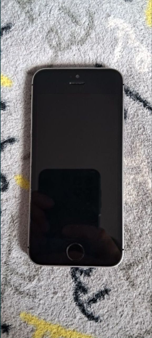 iPhone se 2016 w pudełku