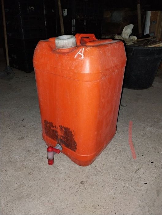 Depósito Garrafão 30l e 200l com torneira