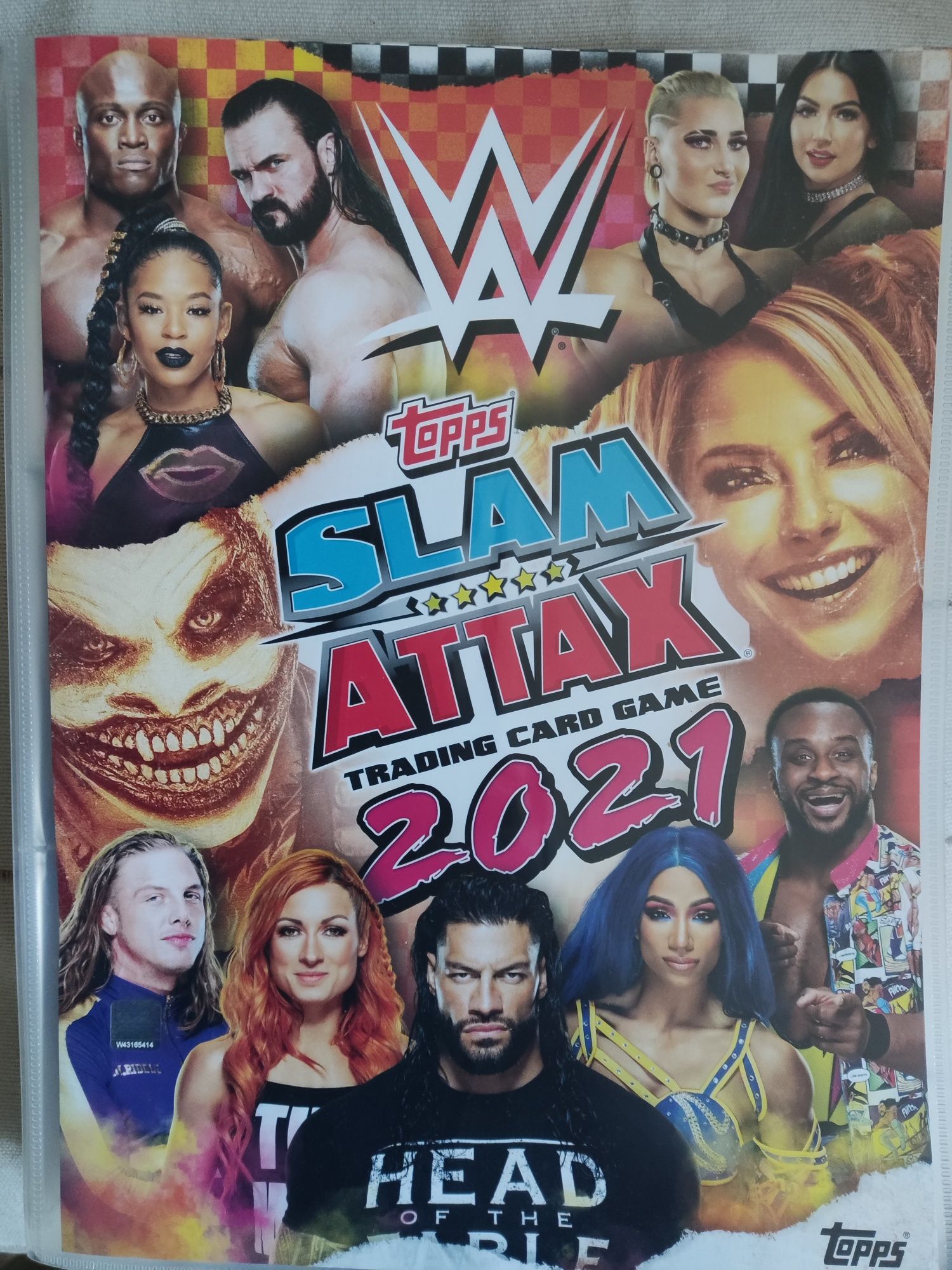 Coleção caderneta WWE Slam Attax 2021 quase completa