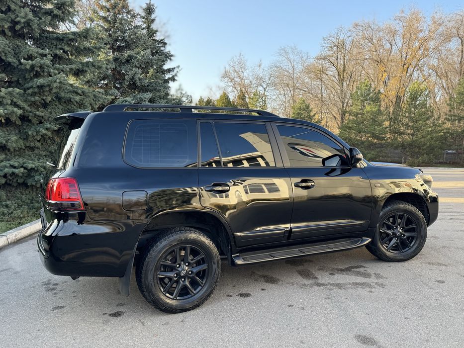 Продам ланкрузер 200