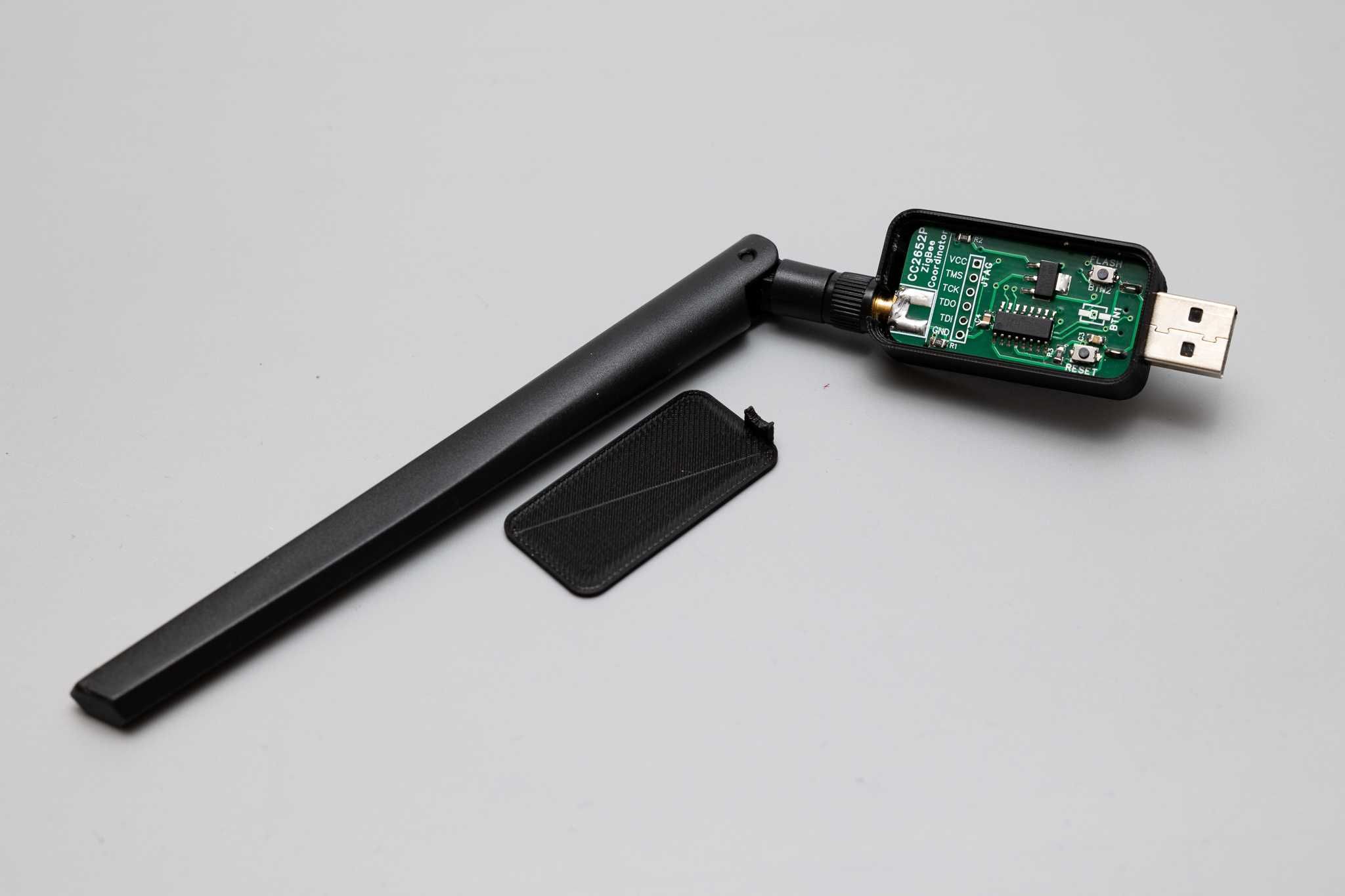 Koordynator CC2652P z obudową i anteną - bramka smarthome zigbee