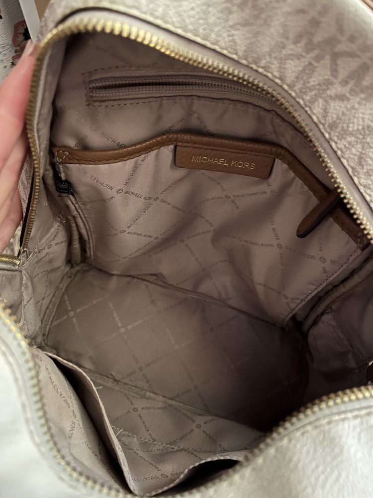 Michael Kors plecak rhea plecaczek sredni logowany monogram beżowy