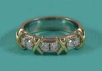 Золотое кольцо с бриллиантами в стиле Tiffany