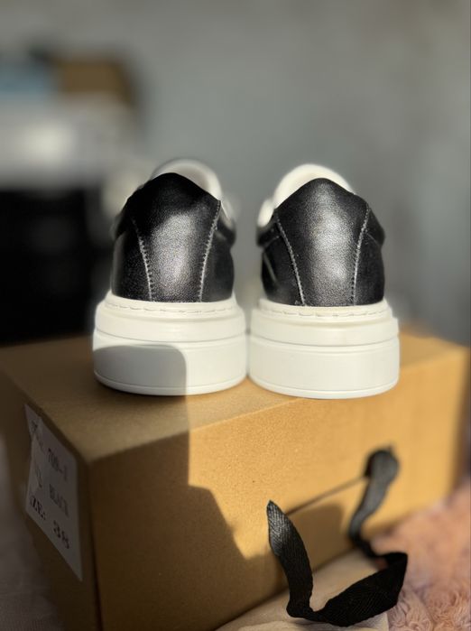 Кросівки Жіночі «Нові»