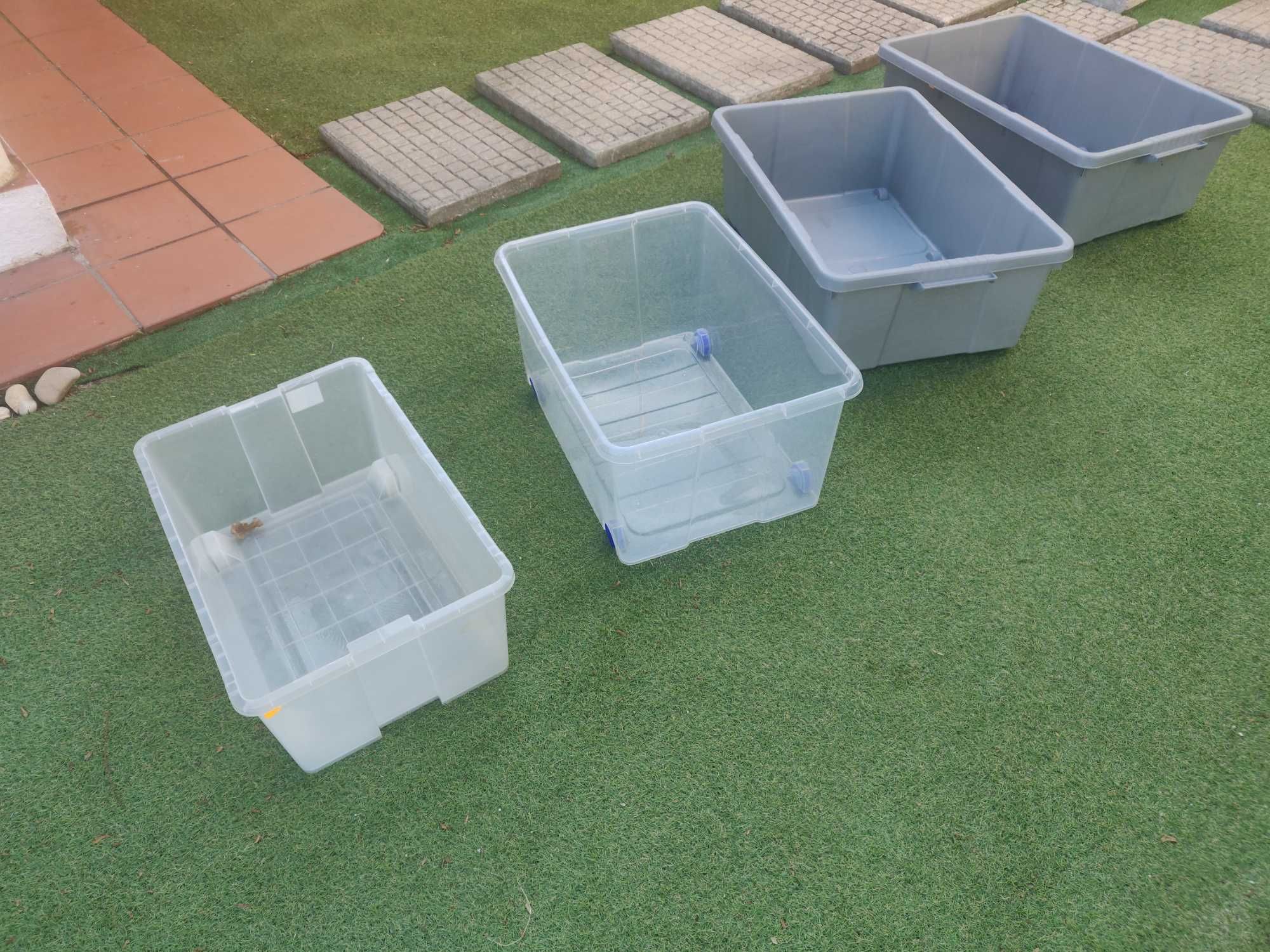Caixas de  plástico