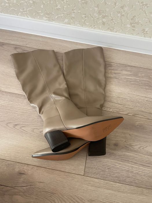 Чоботи 37 розмір