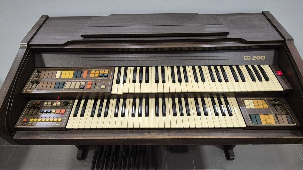 Órgão clássico SISME (Italiano), modelo CD200