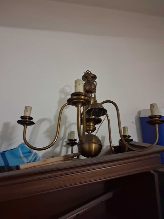 Dois candeeiros de metal