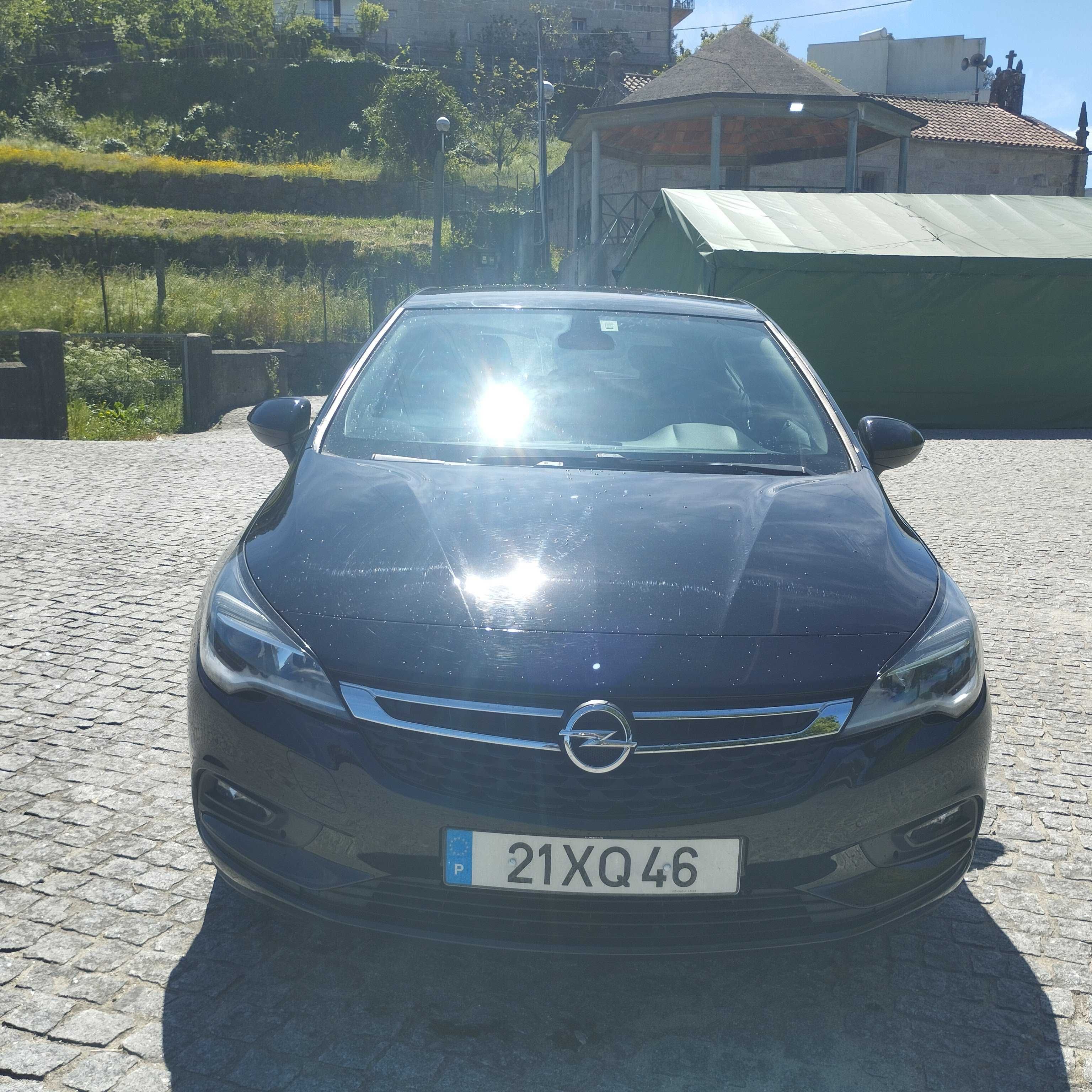 Opel Astra 1.0 Gasolina 2019 (A/C Automático e bi-zona)