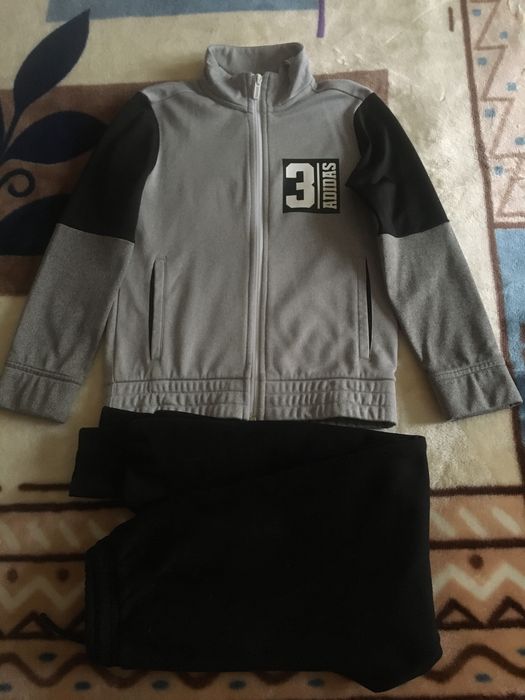 Спортивная кофта adidas оригинал. 128 cм.