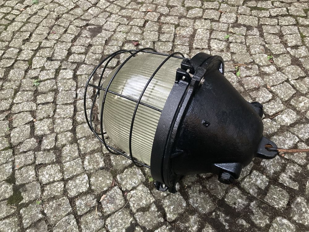 Lampa przemysłowa retro