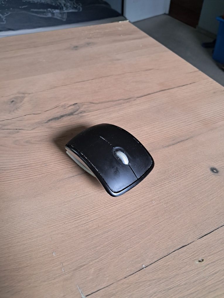 Myszka bezprzewodowa Microsoft Arc Mouse