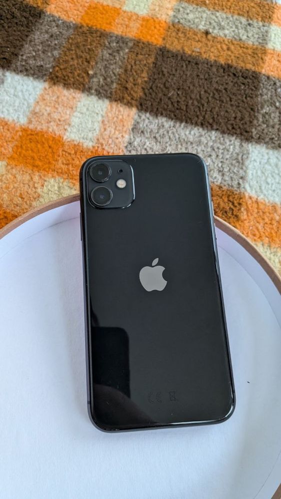 Продам Айфон 11 128гб  навушники AirPods