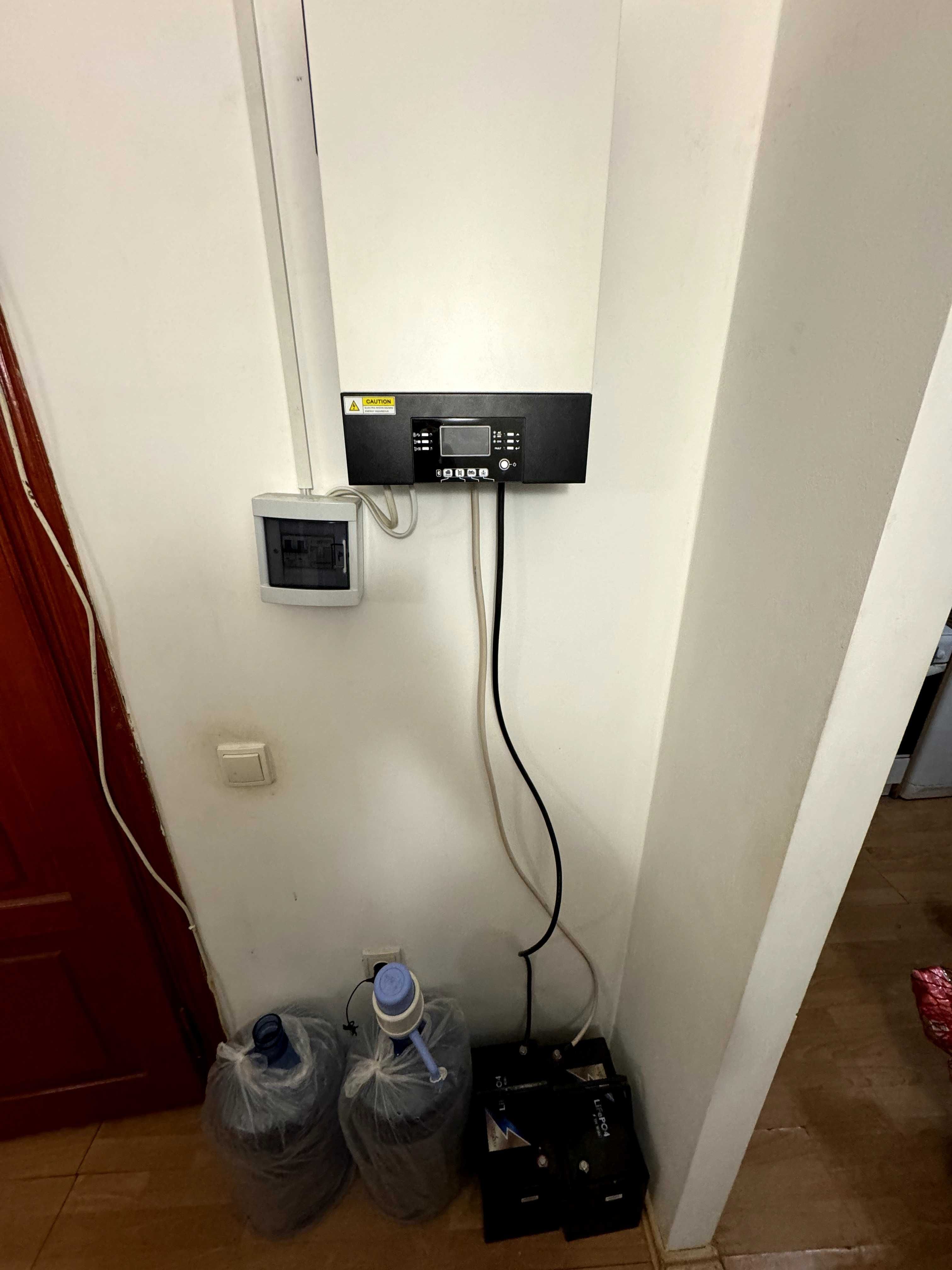 Гібридний інвертор Axpert King 3КВ