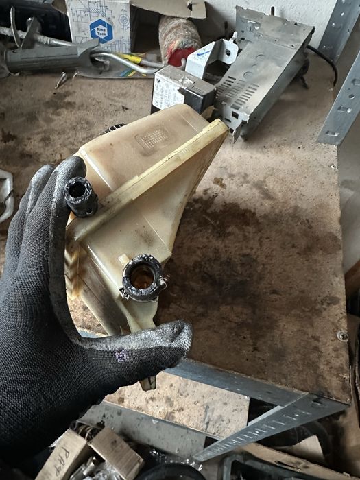 Бачек омывателя гура пежо партнер ситроен берлинго УСЛУГИ СТО